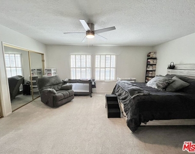 22839 Oxnard Street - Photo Thumbnail 31