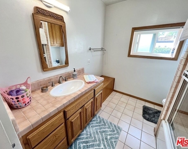 22839 Oxnard Street - Photo Thumbnail 25