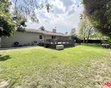 22839 Oxnard Street - Photo Thumbnail 46