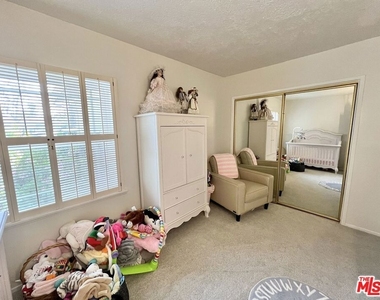 22839 Oxnard Street - Photo Thumbnail 29