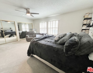 22839 Oxnard Street - Photo Thumbnail 32