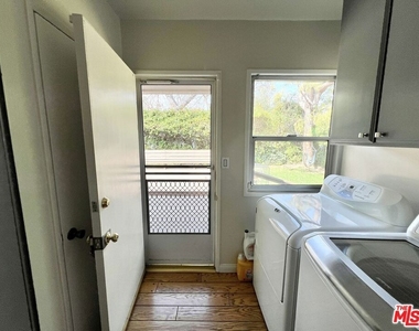 22839 Oxnard Street - Photo Thumbnail 45