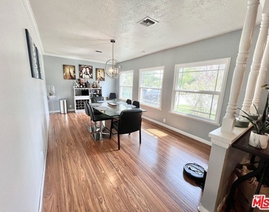 22839 Oxnard Street - Photo Thumbnail 15