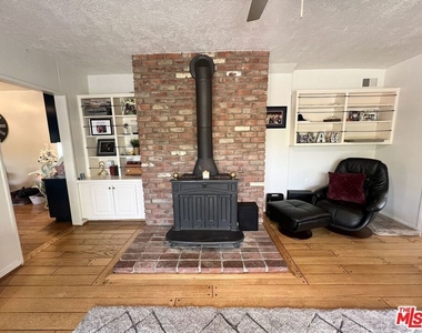 22839 Oxnard Street - Photo Thumbnail 23