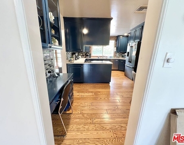 22839 Oxnard Street - Photo Thumbnail 17