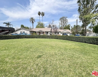 22839 Oxnard Street - Photo Thumbnail 3
