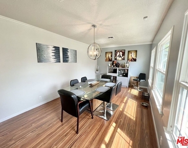22839 Oxnard Street - Photo Thumbnail 16