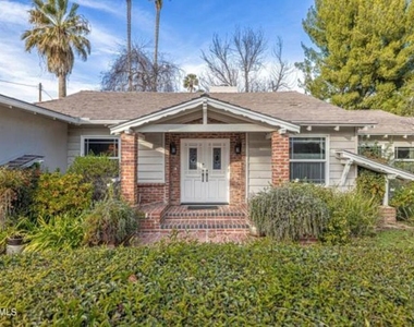 22839 Oxnard Street - Photo Thumbnail 6