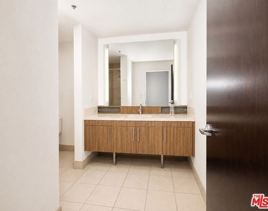 1100 S Hope Street - Photo Thumbnail 17