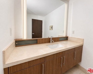 1100 S Hope Street - Photo Thumbnail 15