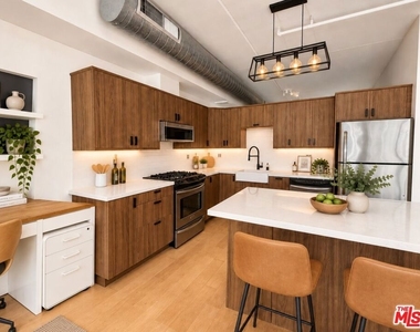 1100 S Hope Street - Photo Thumbnail 4
