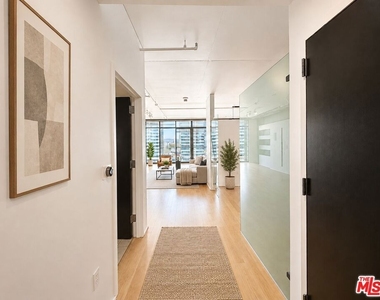 1100 S Hope Street - Photo Thumbnail 2