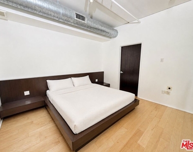 1100 S Hope Street - Photo Thumbnail 13