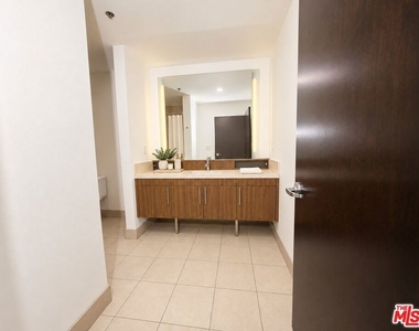 1100 S Hope Street - Photo Thumbnail 16