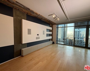 1100 S Hope Street - Photo Thumbnail 7
