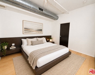 1100 S Hope Street - Photo Thumbnail 12