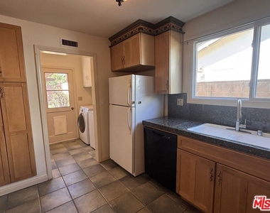 6667 Lederer Avenue - Photo Thumbnail 4