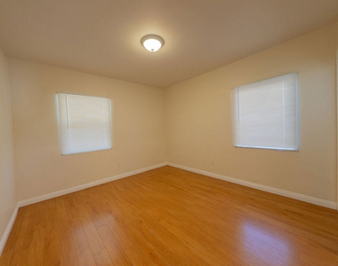 361 W Wilson Avenue - Photo Thumbnail 14