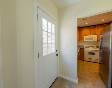 361 W Wilson Avenue - Photo Thumbnail 12