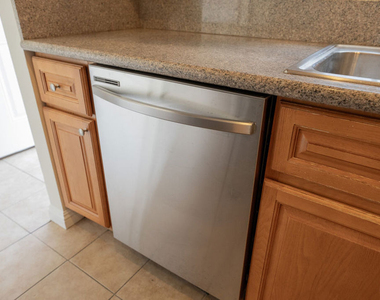 361 W Wilson Avenue - Photo Thumbnail 6