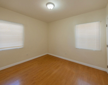 361 W Wilson Avenue - Photo Thumbnail 13
