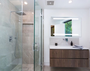 8780 Hollywood Boulevard - Photo Thumbnail 29