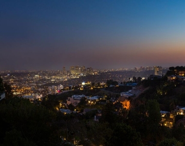 8780 Hollywood Boulevard - Photo Thumbnail 4