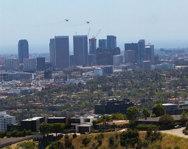 8780 Hollywood Boulevard - Photo Thumbnail 37