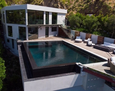 8780 Hollywood Boulevard - Photo Thumbnail 7