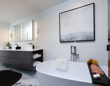 8780 Hollywood Boulevard - Photo Thumbnail 24