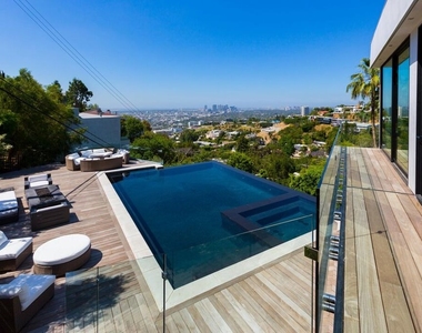 8780 Hollywood Boulevard - Photo Thumbnail 11