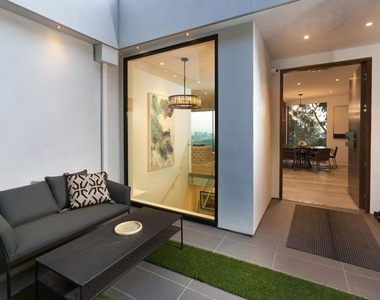 8780 Hollywood Boulevard - Photo Thumbnail 14
