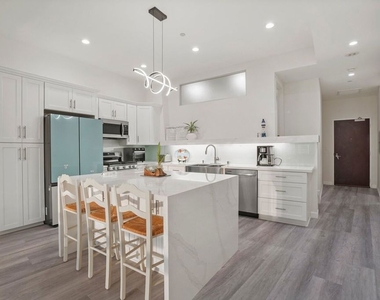 1100 Wilshire Boulevard - Photo Thumbnail 4