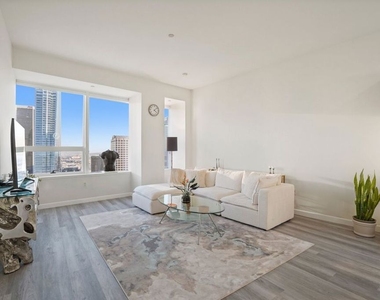 1100 Wilshire Boulevard - Photo Thumbnail 2