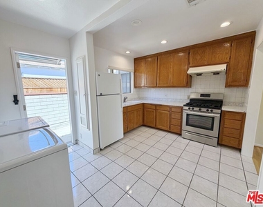 5431 Cartwright Avenue - Photo Thumbnail 9