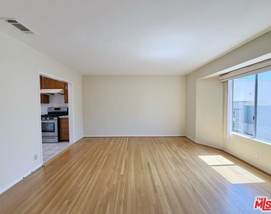 5431 Cartwright Avenue - Photo Thumbnail 4