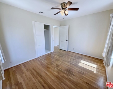 5431 Cartwright Avenue - Photo Thumbnail 15