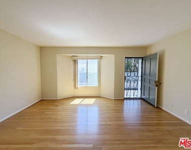 5431 Cartwright Avenue - Photo Thumbnail 3