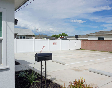 3537 W 113th Street - Photo Thumbnail 6