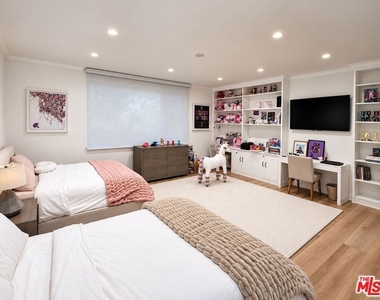 604 Trenton Drive - Photo Thumbnail 12