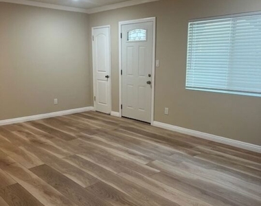 822 S Shenandoah Street - Photo Thumbnail 8