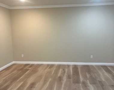 822 S Shenandoah Street - Photo Thumbnail 3