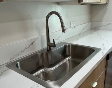 822 S Shenandoah Street - Photo Thumbnail 4
