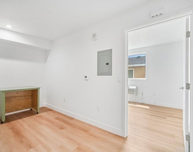 3221 W 71st Street - Photo Thumbnail 18