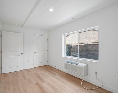 3221 W 71st Street - Photo Thumbnail 10
