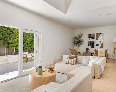 967 Hammond Street - Photo Thumbnail 4