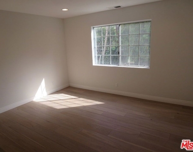 18232 Rosita Street - Photo Thumbnail 14
