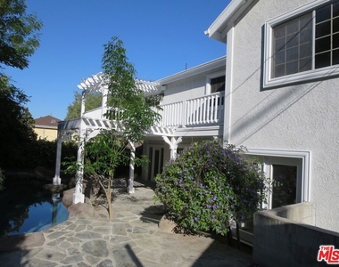 18232 Rosita Street - Photo Thumbnail 26