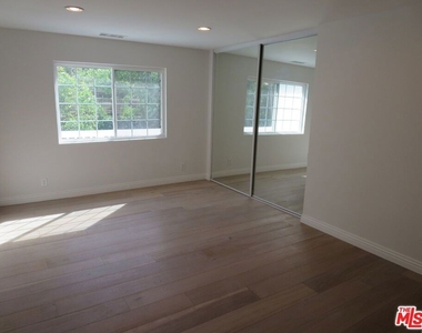 18232 Rosita Street - Photo Thumbnail 15