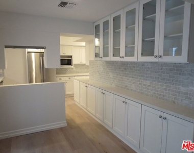 18232 Rosita Street - Photo Thumbnail 5